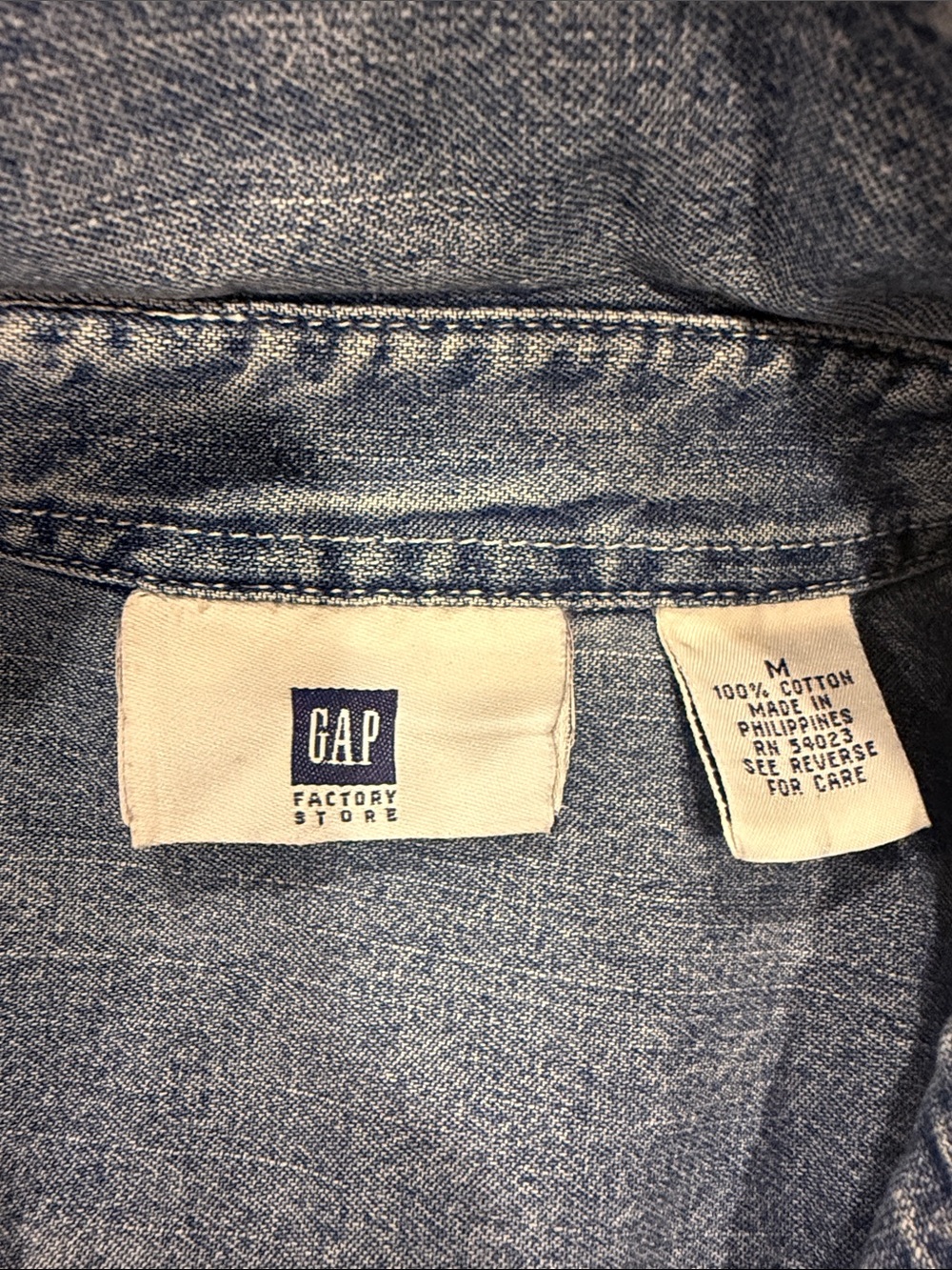 GAP Factory Chambray Denim Snap Front Short Sleeve Shirt Women’s Medium Blue - Picture 2 of 7
